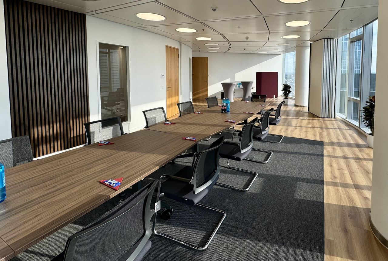 Frankfurt am Main  Business Center Tagungsraum Skyline 31. OG image 1