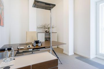 München Vorstellungsgespräch Business center Tagesbüro -  Ein Arbeitsplatz mit Besucherstühlen image 1