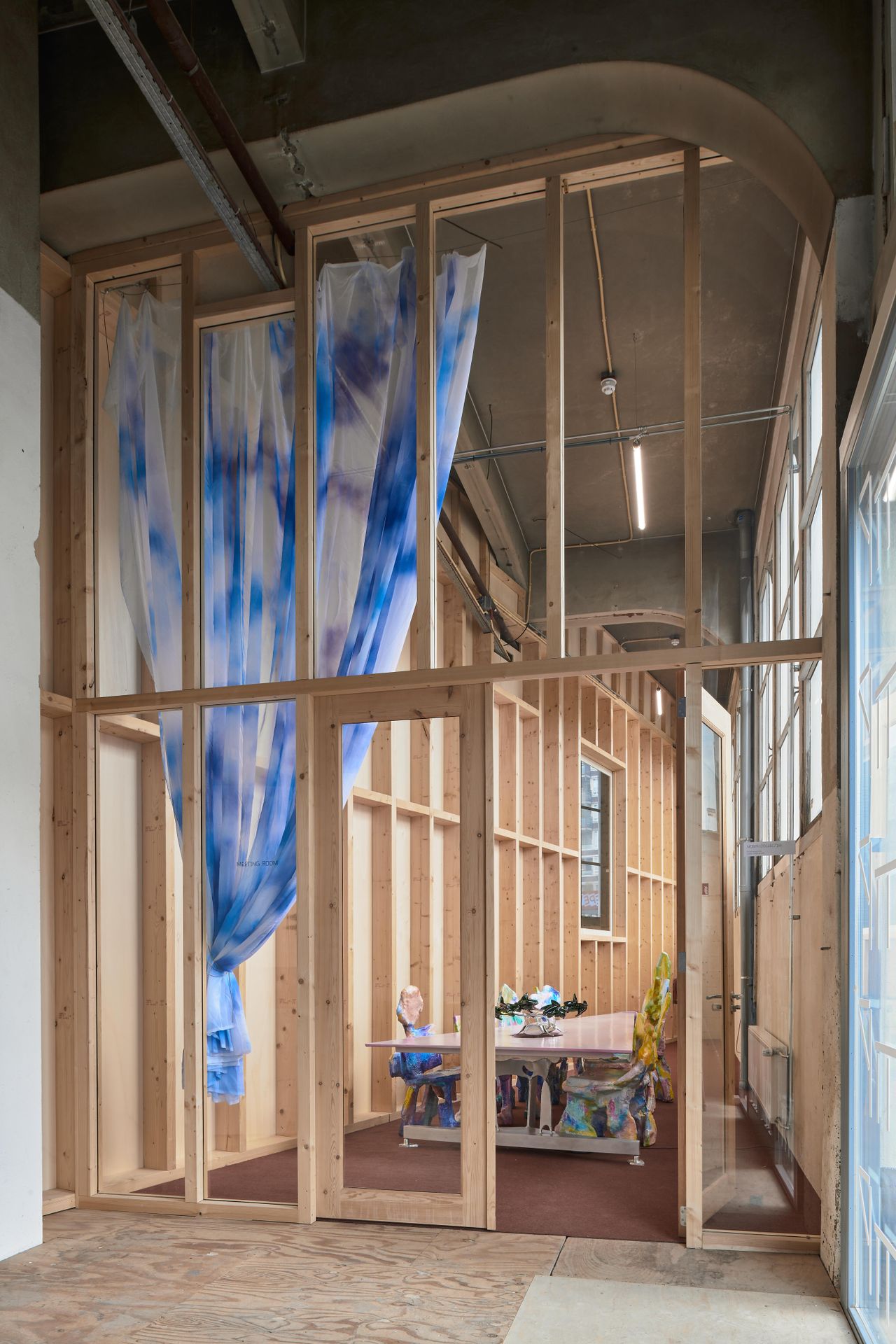 Rotterdam  Coworking space Morph meeting room image 4