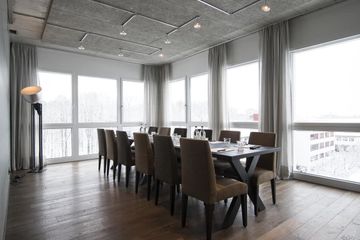 Rest of the World Kundengespräch  Rennbahn image 1