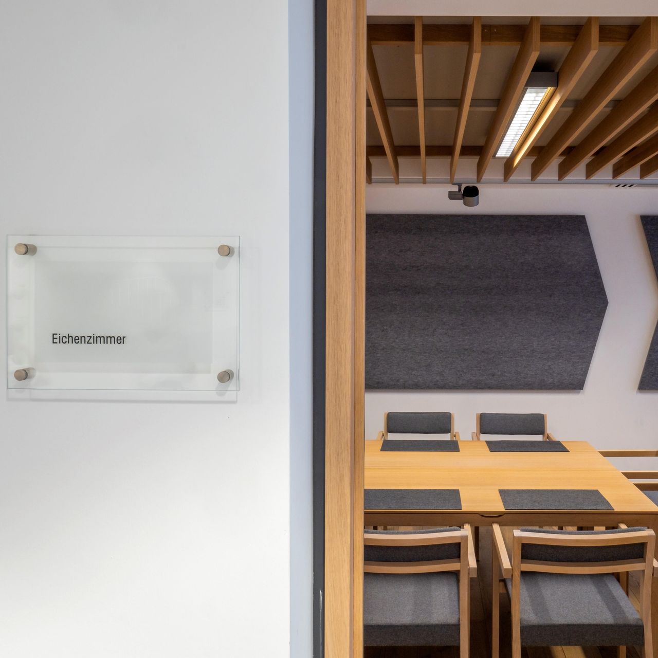 Rest der Welt Offsite Meeting Tagungsräume Eichenzimmer image 0