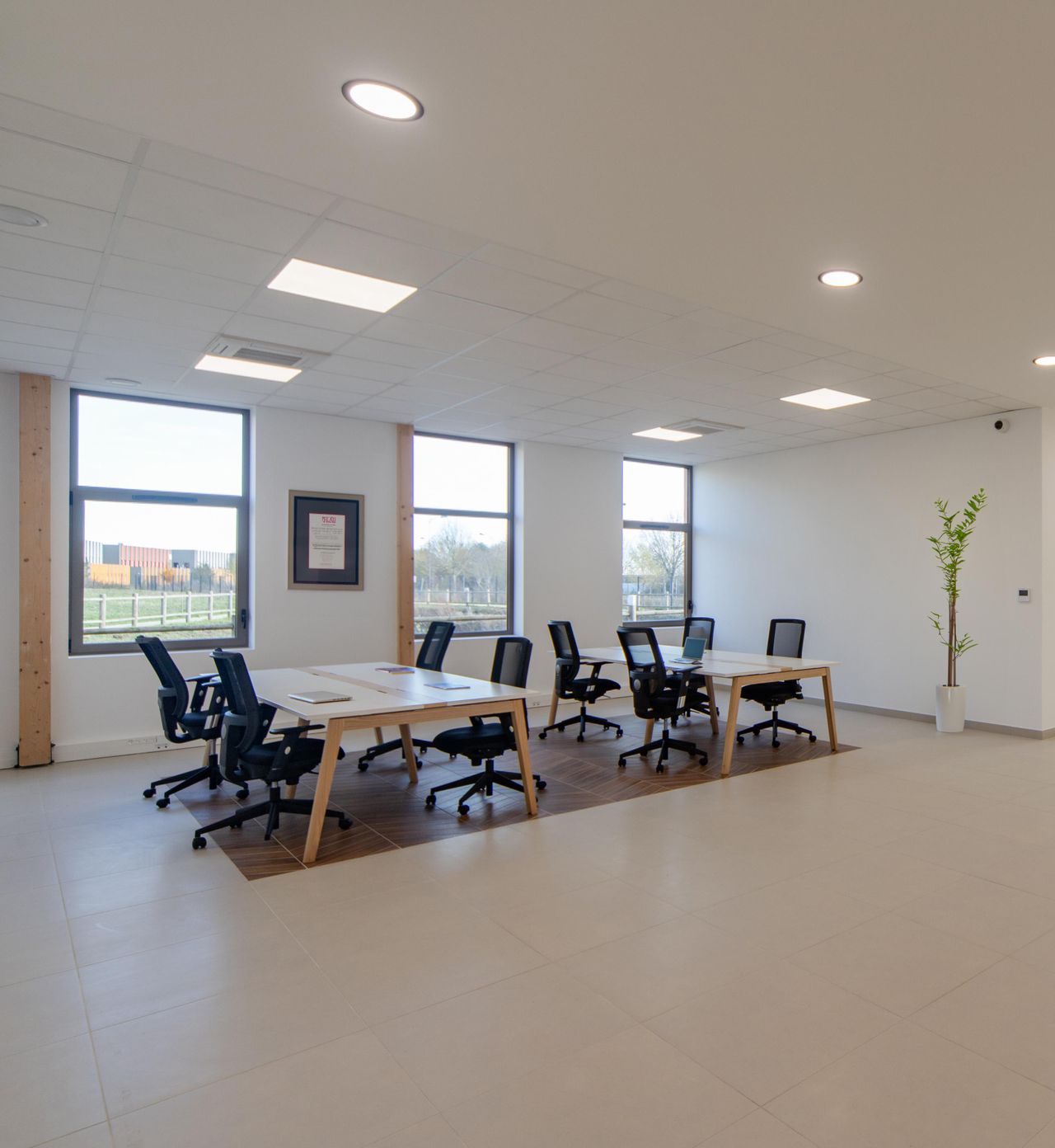 Tremblay-en-France  Coworking spaces ESPACE DE COWORKING image 0