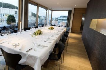 Rest der Welt Kundengespräch  Attika image 1