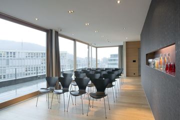 Rest der Welt Kundengespräch  Attika image 2