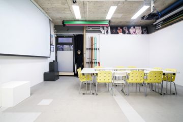 Berlin  Fotostudio Seminar- und Schulungsraum image 1