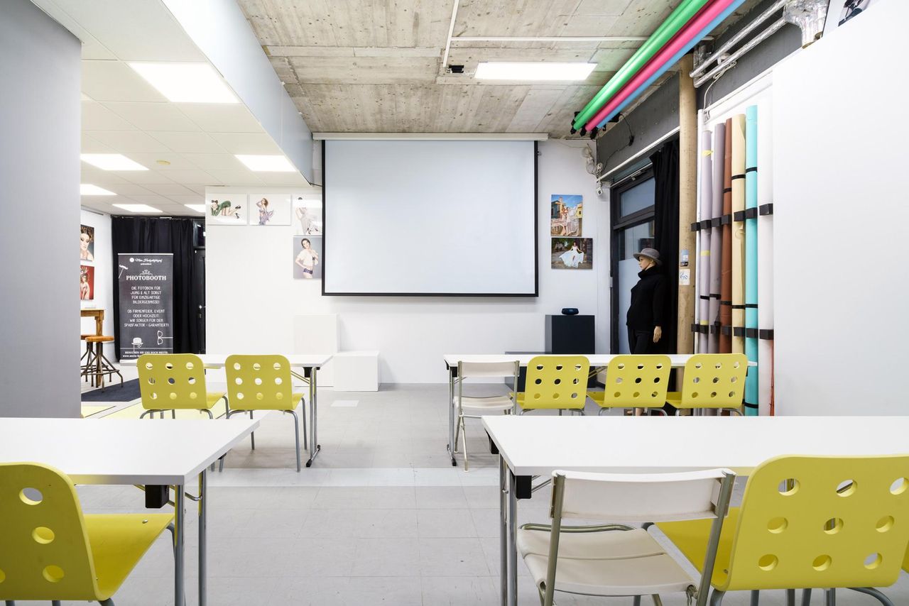 Berlin  Photostudio Seminar- und Schulungsraum image 6