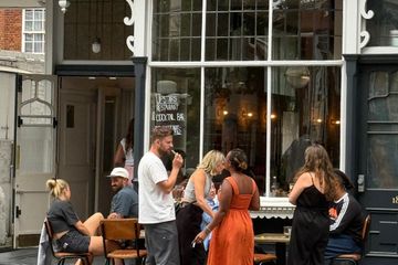 London  Unusual venue The Pub image 5