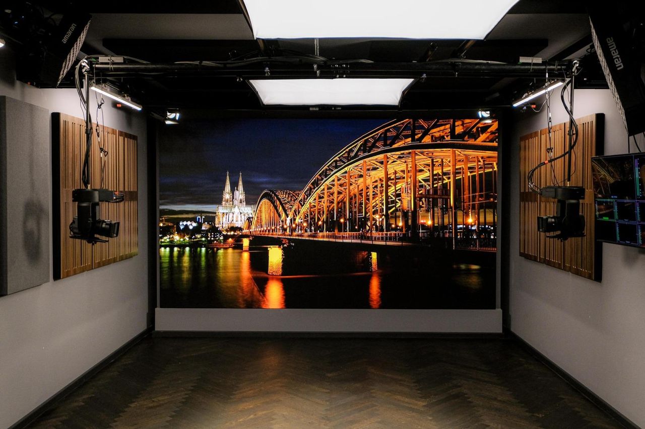 Berlin  Tonstudio 4K LED Wall Video Studio with Separate Control Room image 2