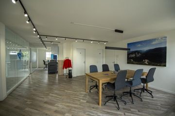 Rest of the World Coworking  Workspace 4 (Coworking 6er Tisch) image 1