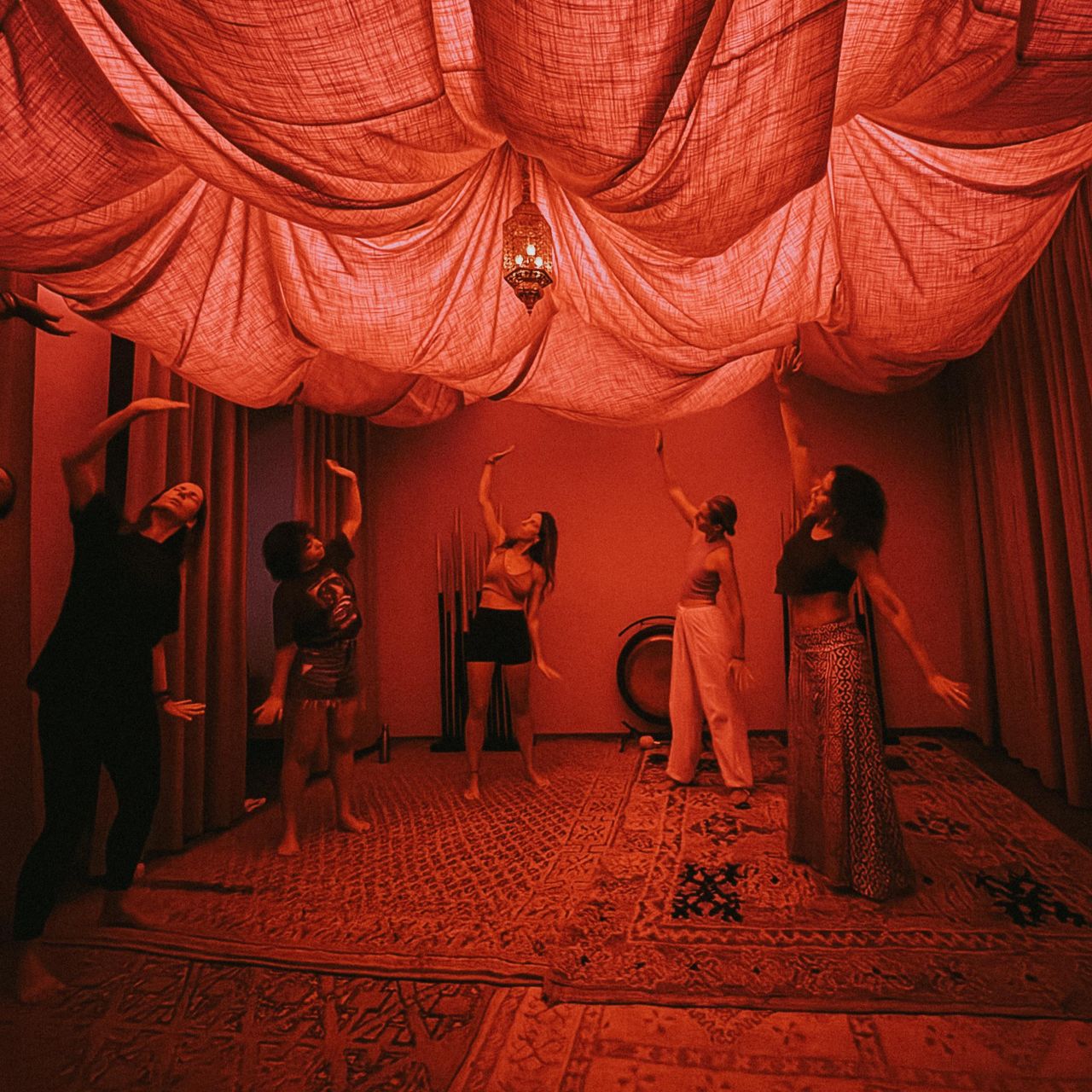 Lissabon  Studio Crystal-Infused Immersive Studio: High-Tech Sanctuary image 4