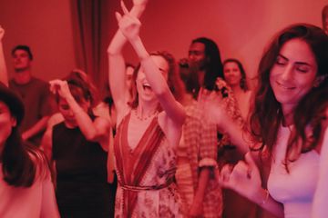 Lissabon Studio Crystal-Infused Immersive Studio: High-Tech Sanctuary image 3