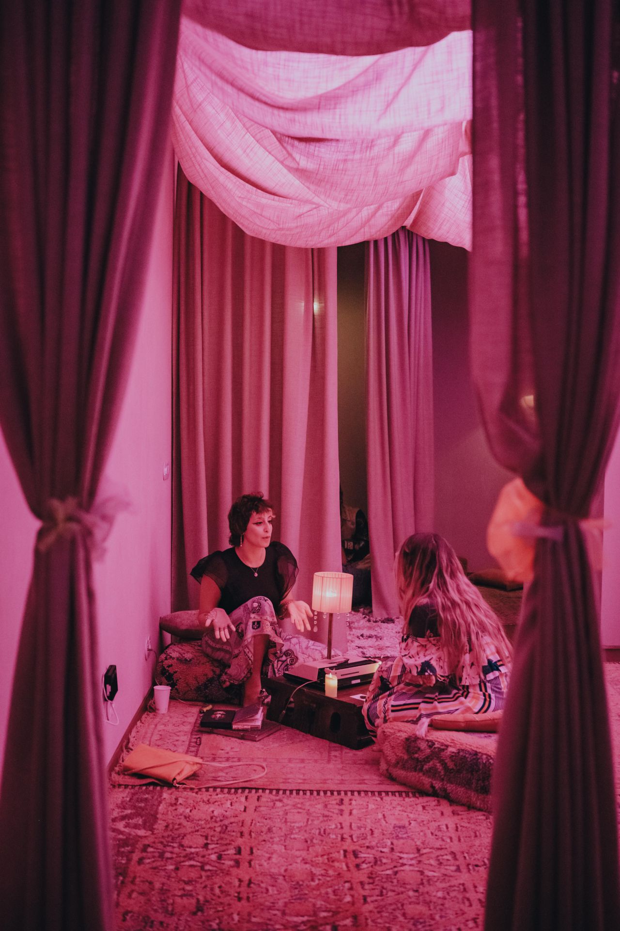 Lissabon  Studio Crystal-Infused Immersive Studio: High-Tech Sanctuary image 2