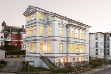 Heringsdorf Function Room Villa Groth - Luxuriöse Apartments in Strandnähe image 0