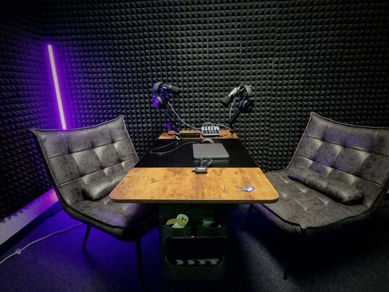 Munich Weiterbildung Business center Podcast Room - Heart of Munich image 3