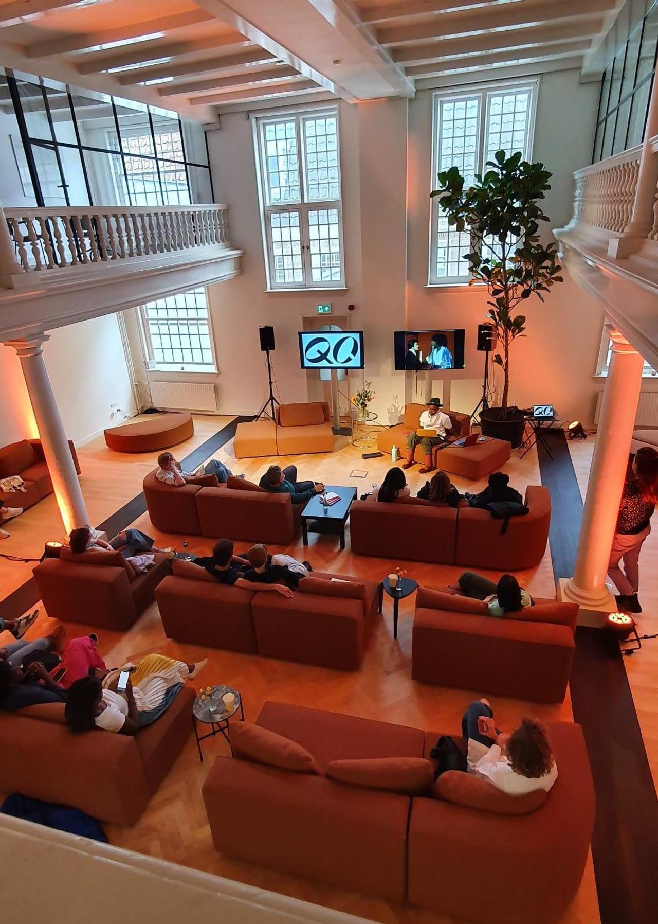 Amsterdam  Coworking Space Mini paradiso image 1