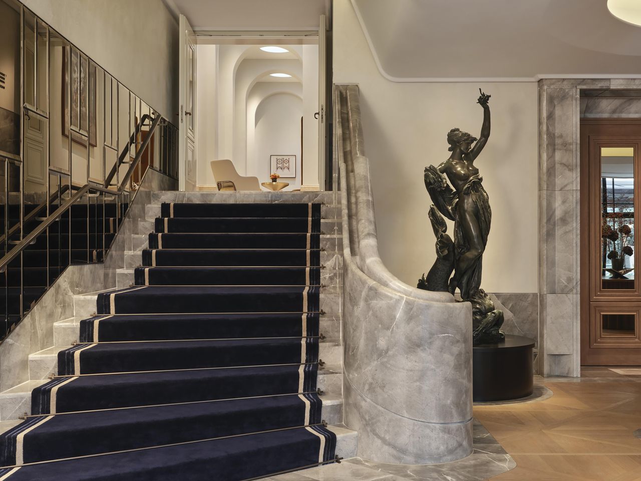 Munich  Conference hotel Ballsaal image 0