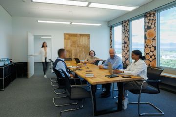 Eschborn Offsite-Meeting Business Center Raum Holz image 2