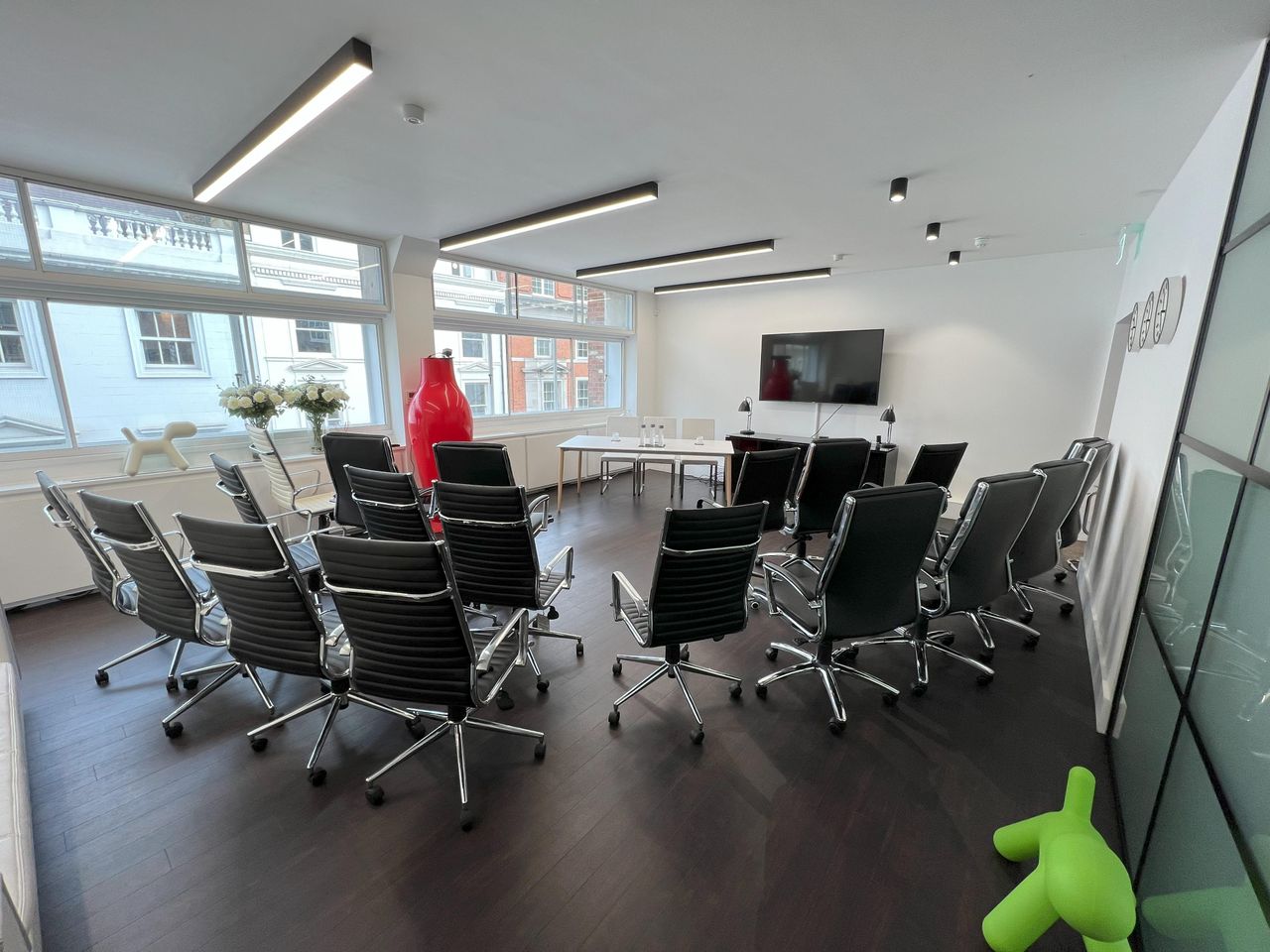 London  Meeting room W1 Workspace image 3