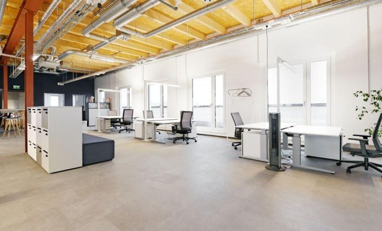 Schönefeld Präsentation Filmstudio Fotolocation & Filmlocation Berlin image 8