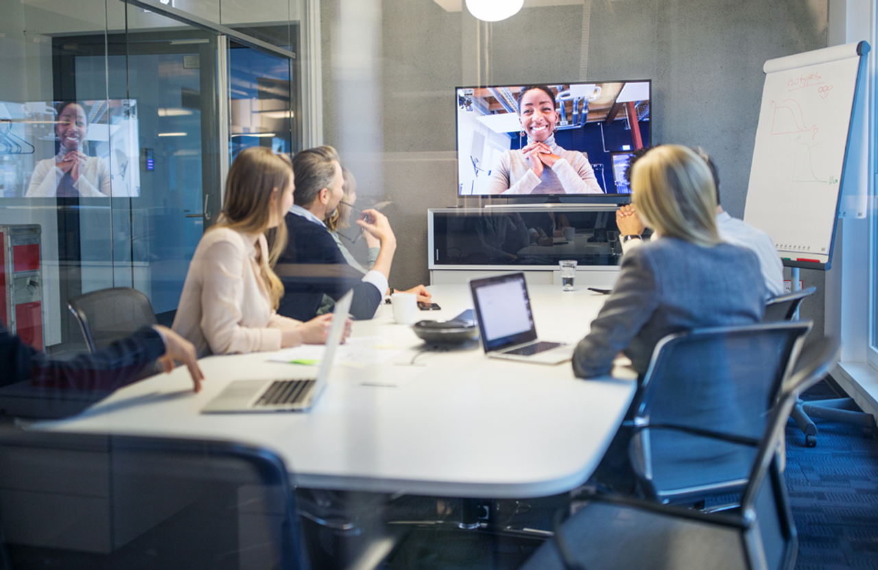 Schönefeld Präsentation Filmstudio Fotolocation & Filmlocation Berlin image 10