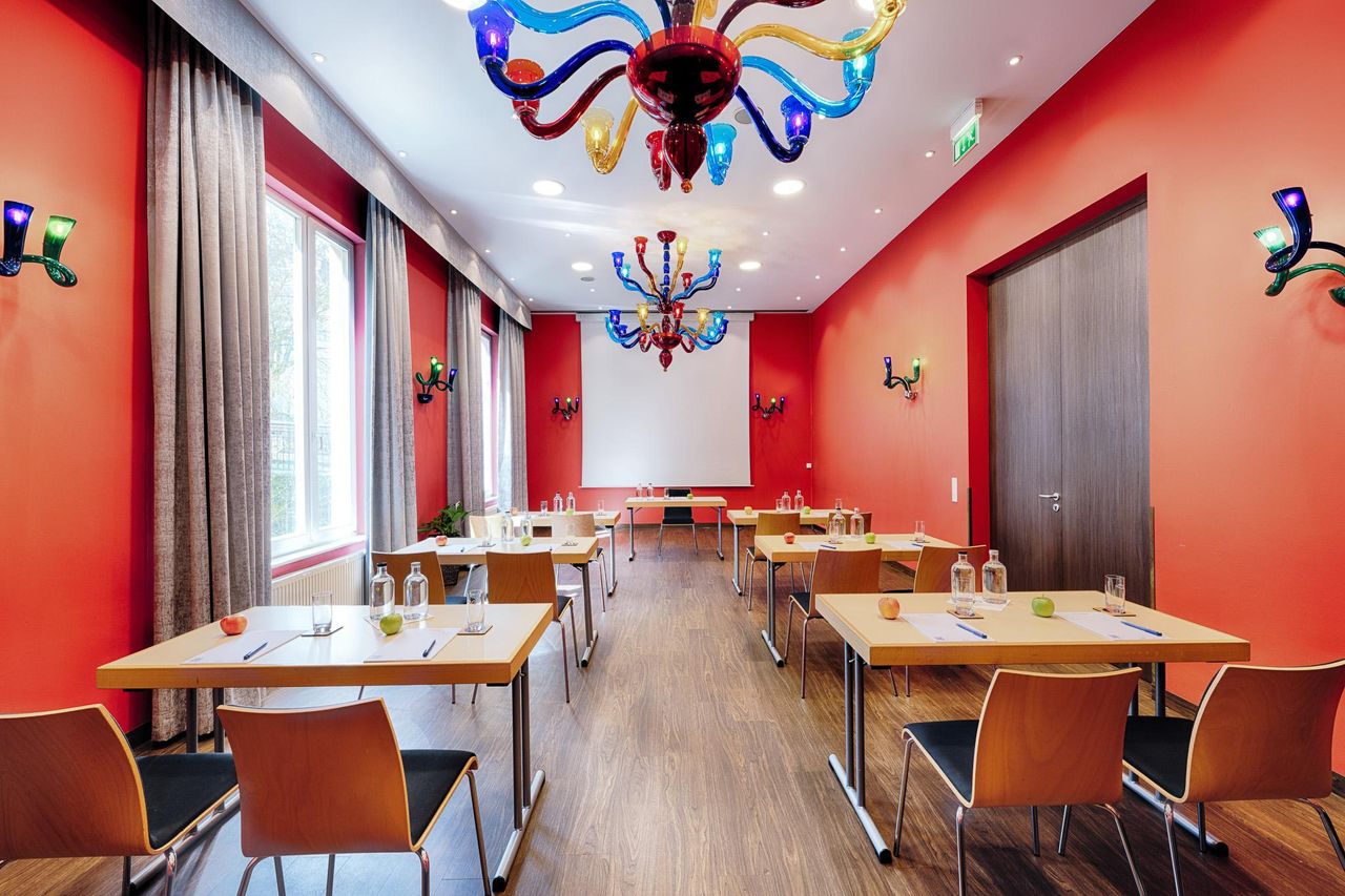 Marburg Offsite-Meeting Tagungsraum Roter Salon image 1