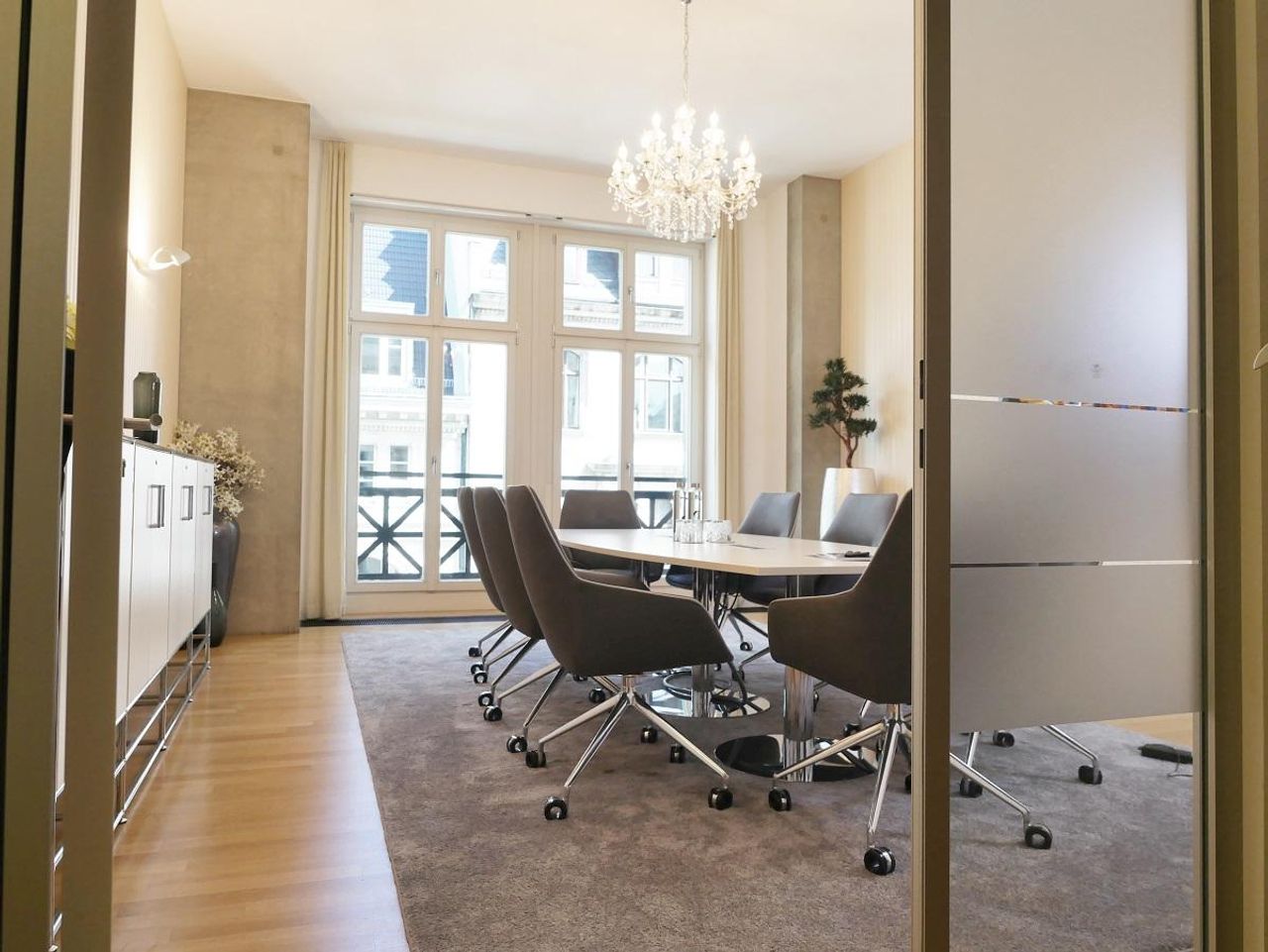 Berlin Kunden-Meeting Meeting rooms Konferenzraum VOLTAIRE image 2