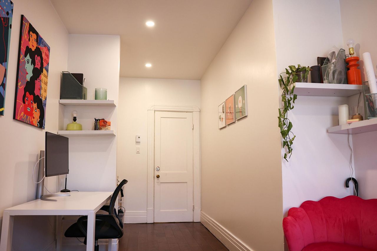 Rest of the World  Coworking spaces Desk image 2