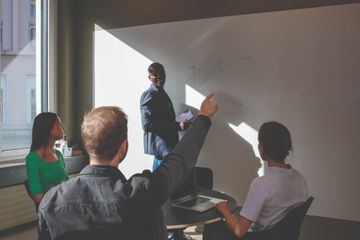 Zürich Kundengespräch  Rimessa image 2