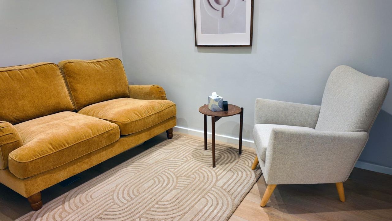 London  Consulting Room Cypress Room image 3