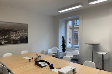 Rest der Welt Kundengespräch  Paris image 1