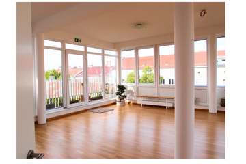 Berlin Kreatives Meeting Veranstaltungsraum Großer Seminarraum + extra Gruppenraum, 136 qm + umlaufende Terrasse image 3