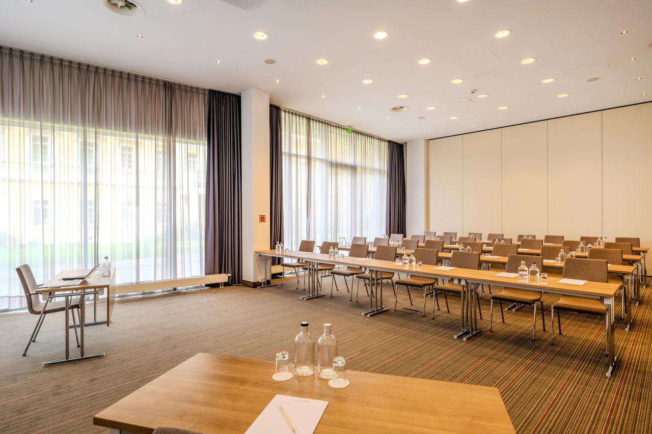 Darmstadt Offsite-Meeting Meeting room Kopernikus + Einstein + Galileo image 0