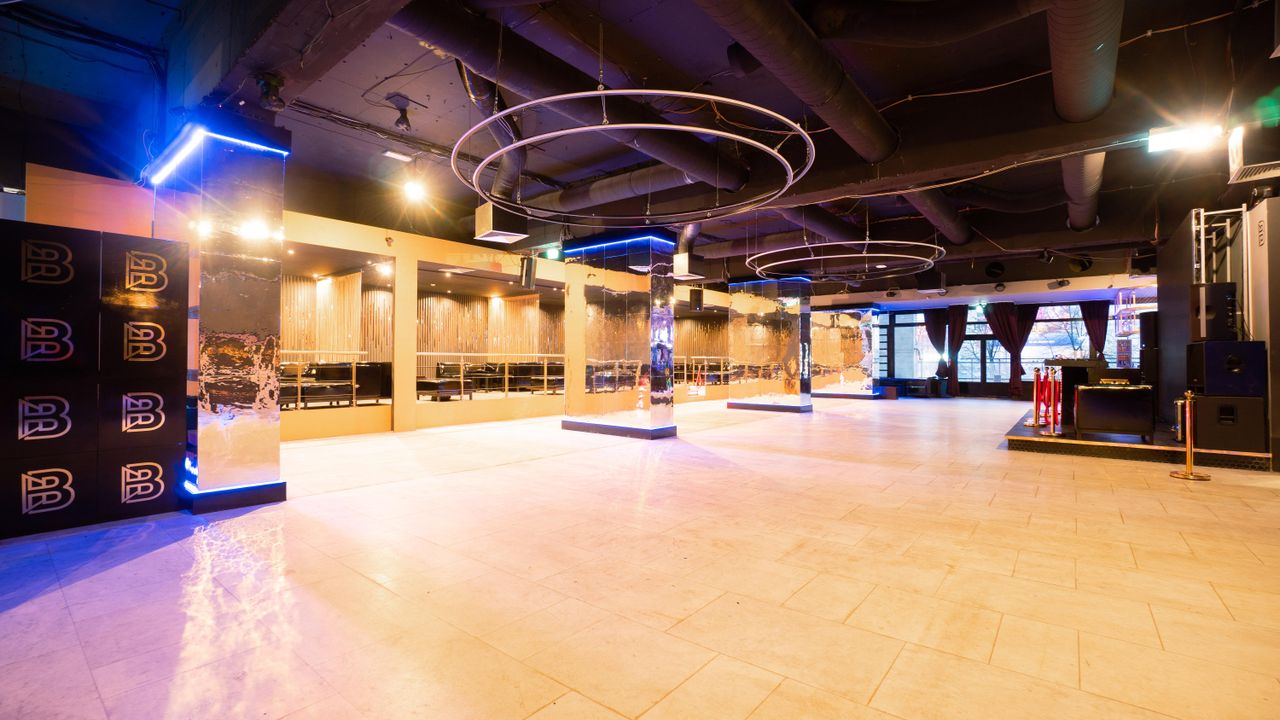 Berlin  Club Balcony Am Fernsehturm image 10