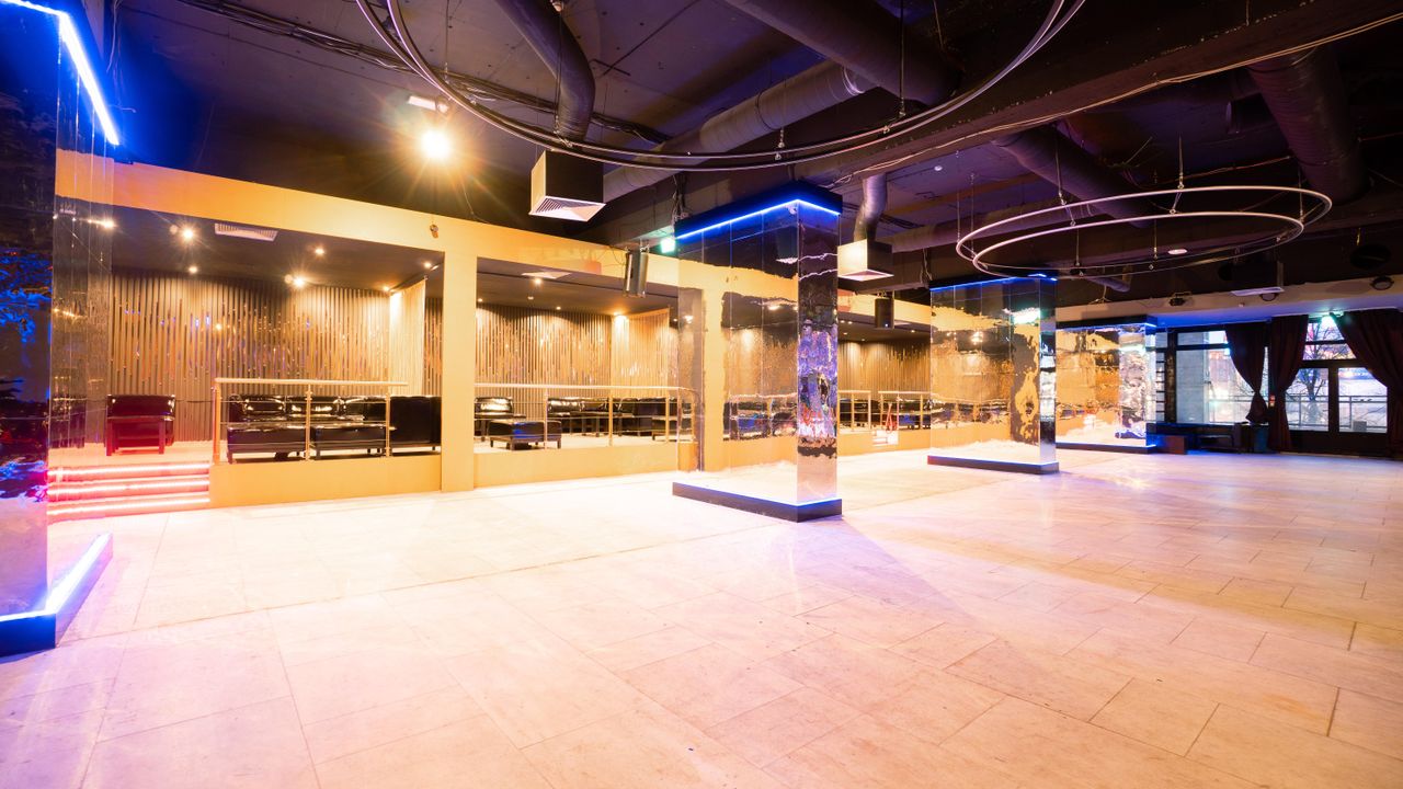 Berlin  Club Balcony Am Fernsehturm image 14