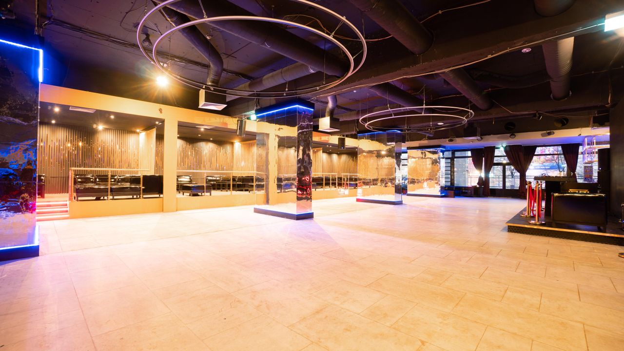 Berlin  Club Balcony Am Fernsehturm image 16