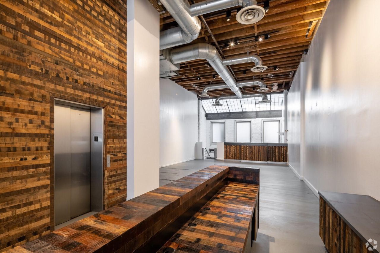 New York   Mercer Street Retail Space W/ BSMT image 2