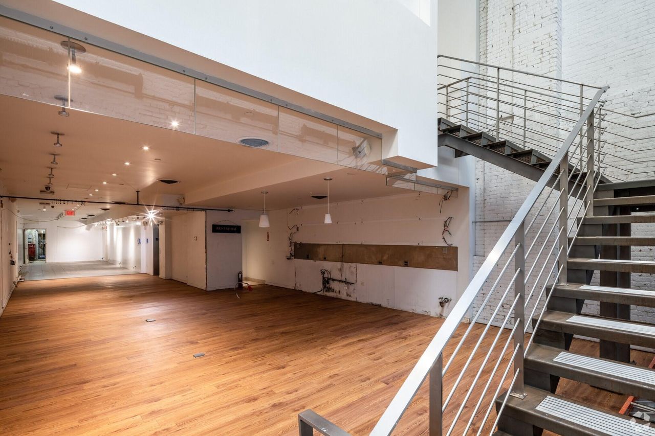 New York   Mercer Street Retail Space W/ BSMT image 3