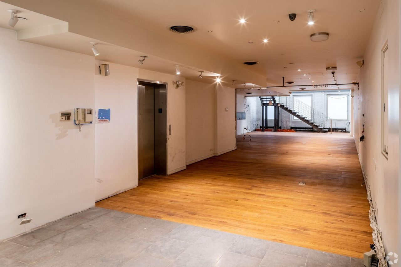 New York   Mercer Street Retail Space W/ BSMT image 4