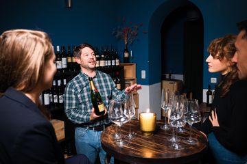 Berlin Bar Cosy wine bar image 5