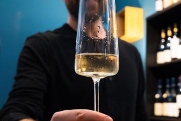 Berlin Bar Cosy wine bar image 4