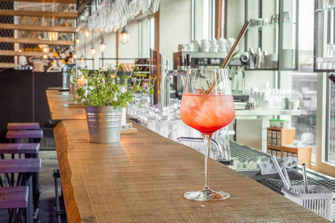 Wetter  Office desk Felix Restaurant image 8