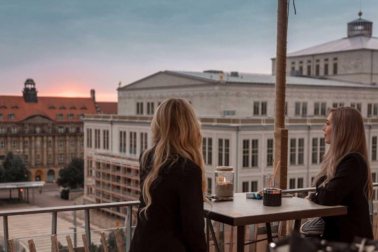 Wetter  Office desk Felix Restaurant image 11