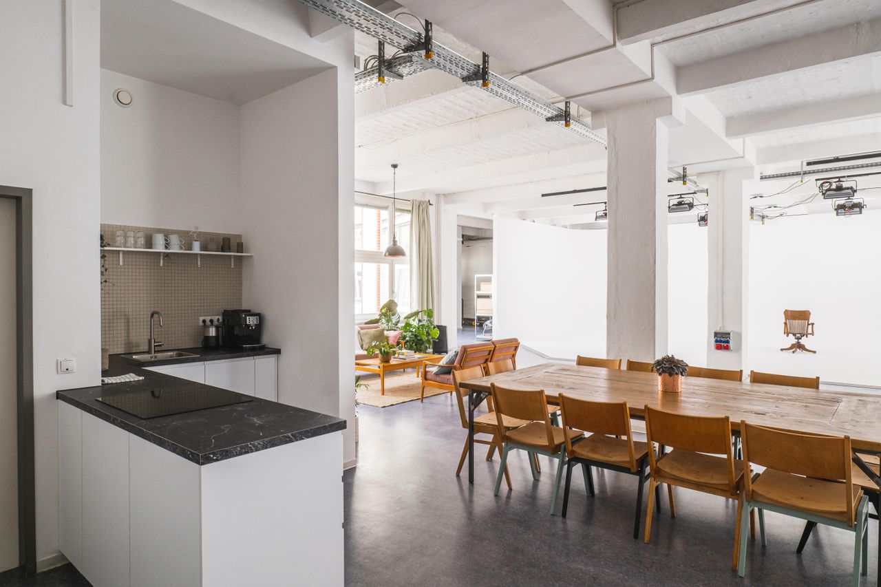 Berlin Kreatives Meeting Filmstudio Neon Island Studio image 6