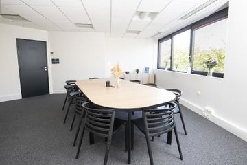 Rueil-Malmaison Réunion créative Coworking spaces Rueil - Board Room image 1