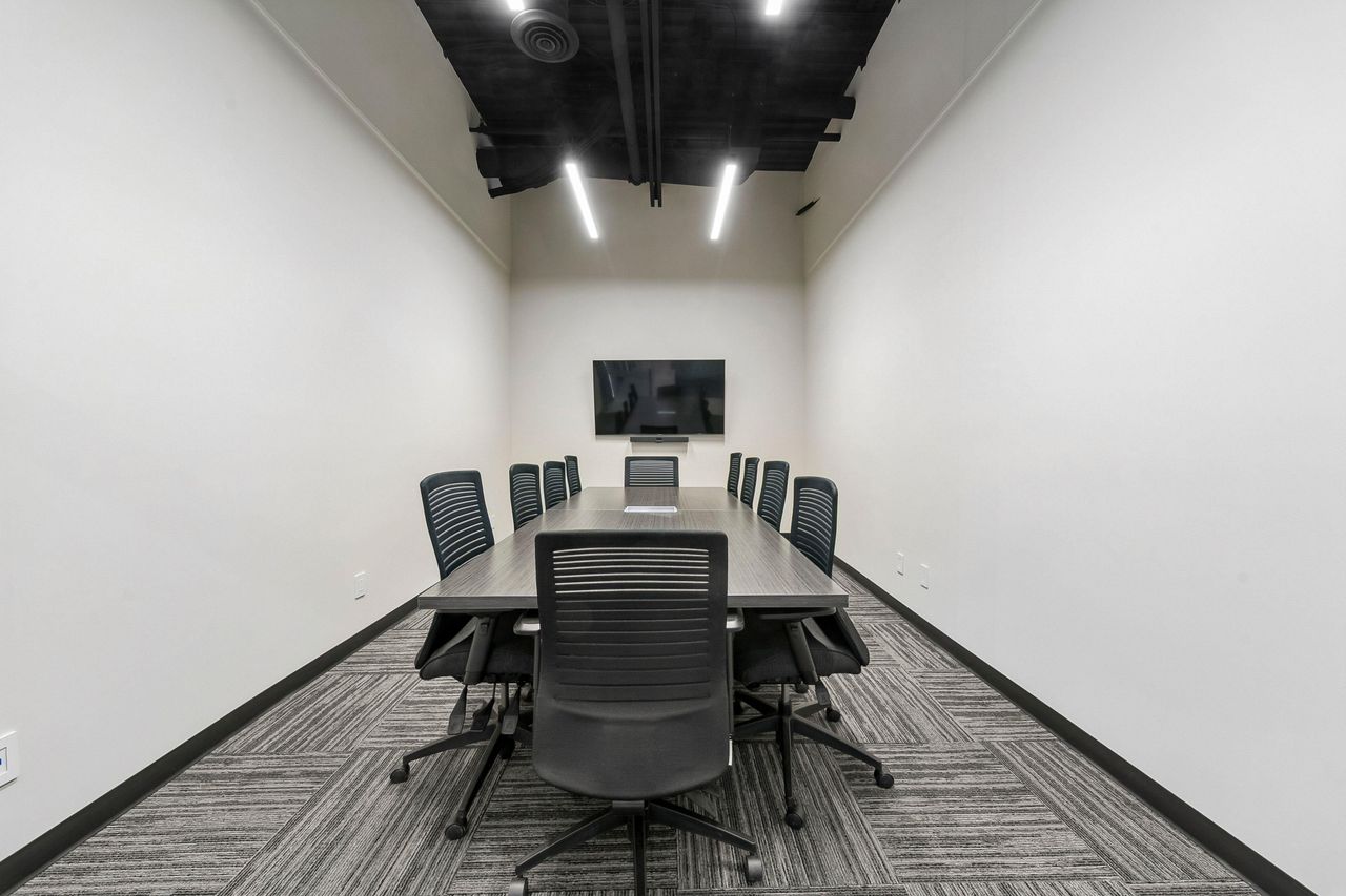 Rest der Welt   10-Person Boardroom image 0