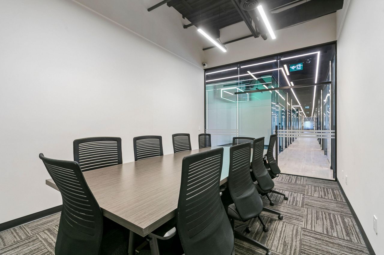 Rest of the World   10-Person Boardroom image 3