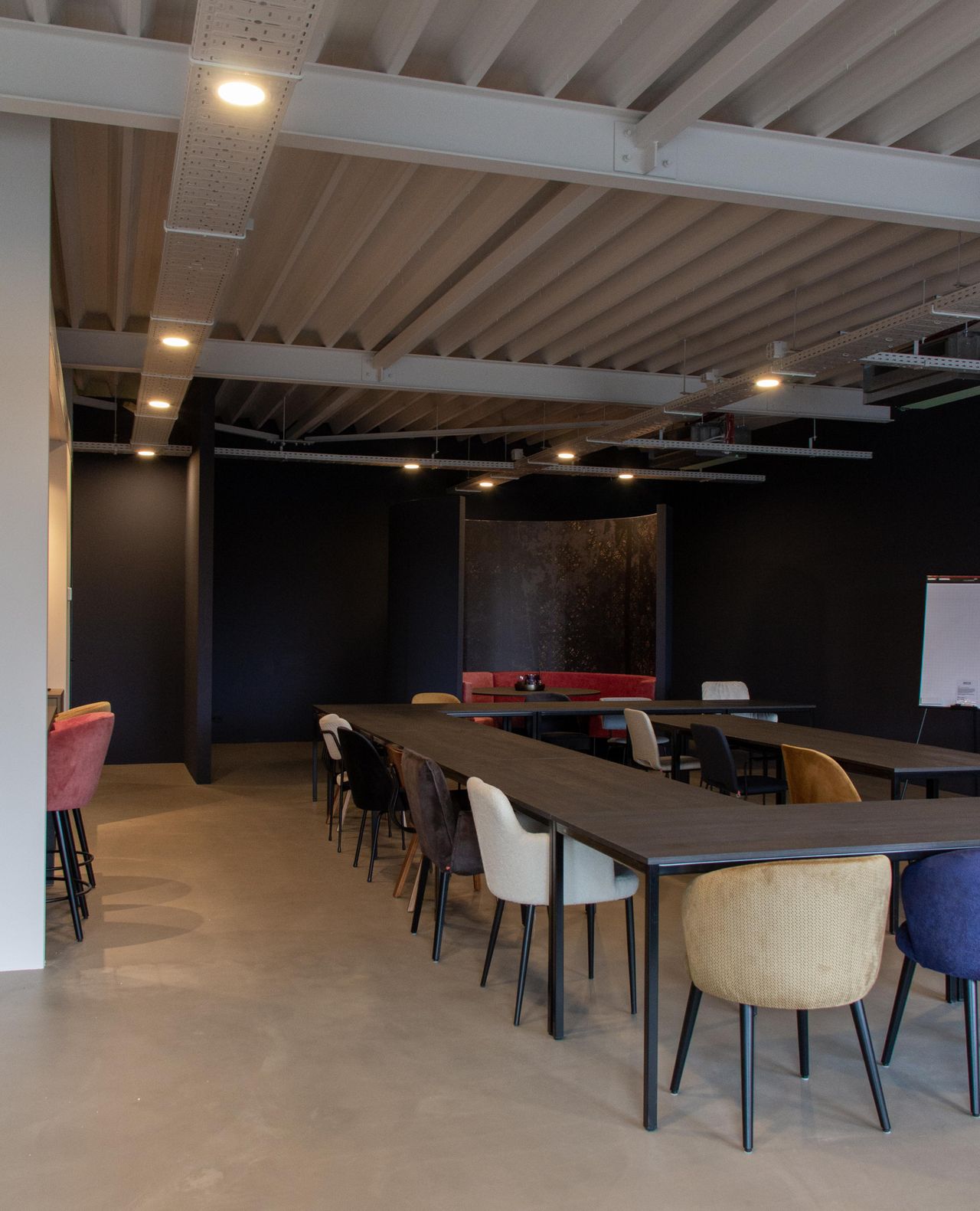 Zwolle Offsite Meeting Business center Blue XL image 9