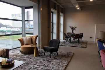 Zwolle Offsite Meeting Business center Blue XL image 3