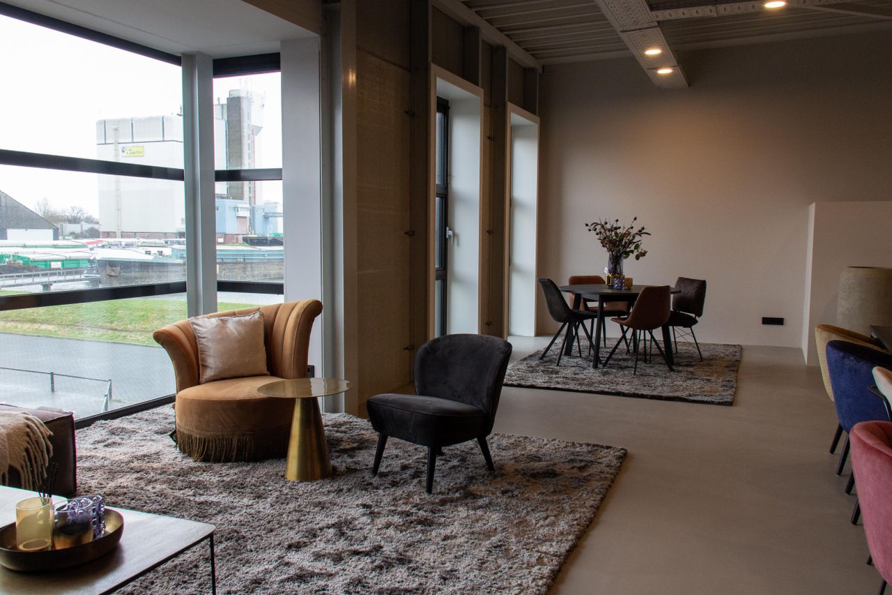 Zwolle Offsite Meeting Business center Blue XL image 3