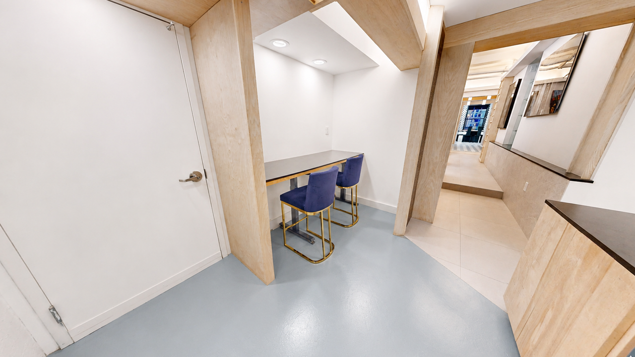 New York  Meeting room Serpentine Alcove image 1